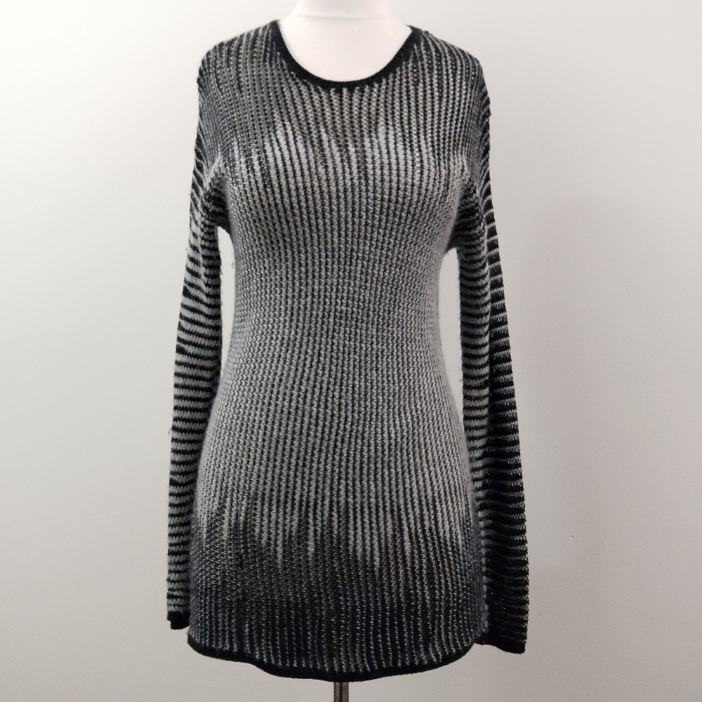 Two by Vince Camuto black and gray sweater